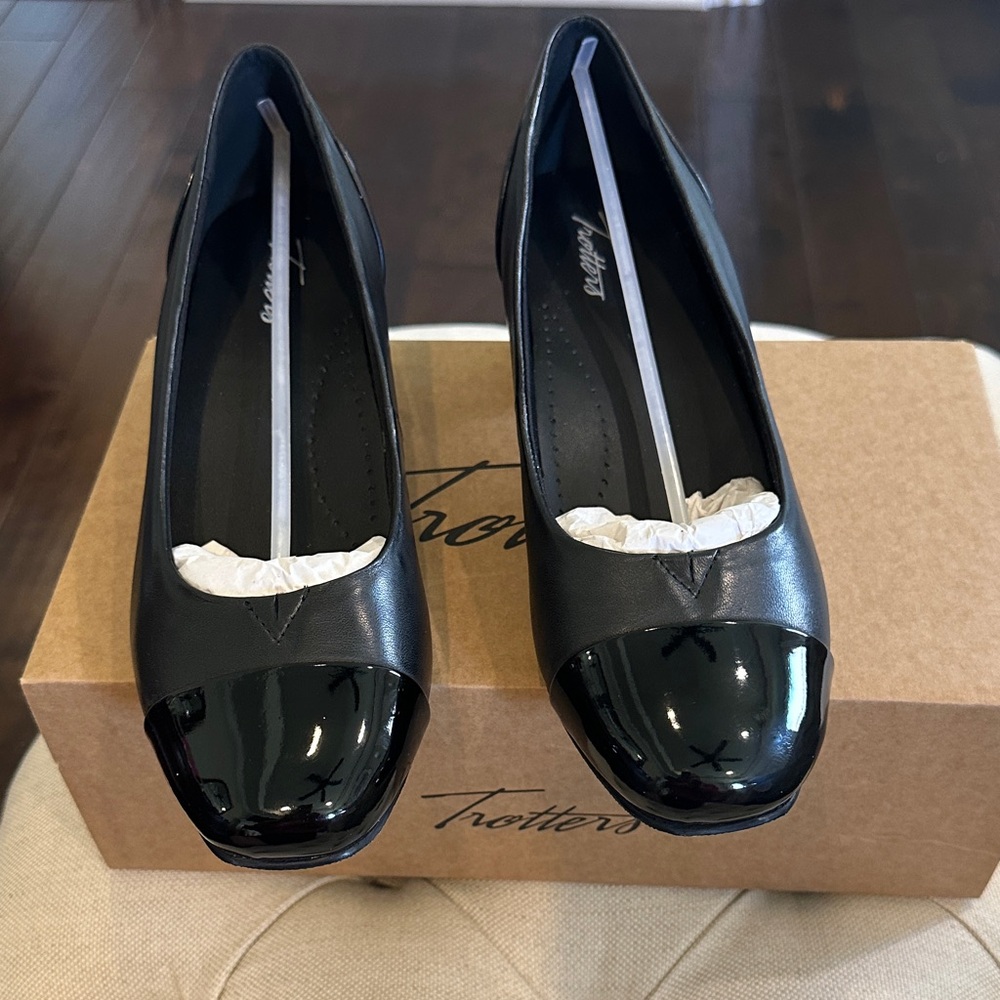 Trotters Black Patent Leather Heels
